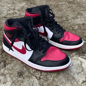 Jordan 1 Mid bred Toe